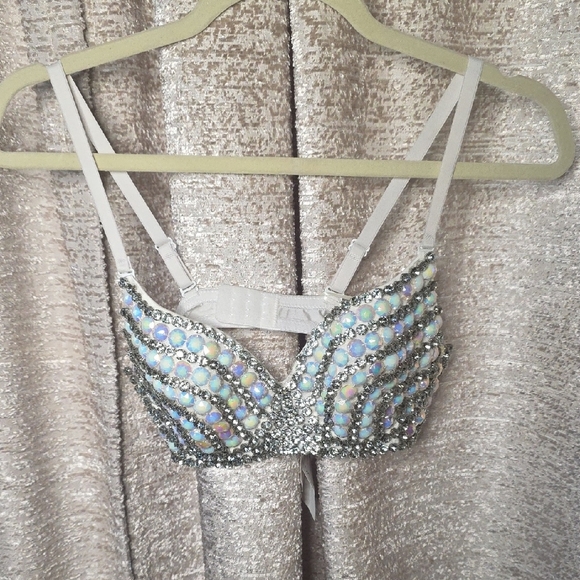 DaVeamor Tops - Embellished White Crystal Bralette Top